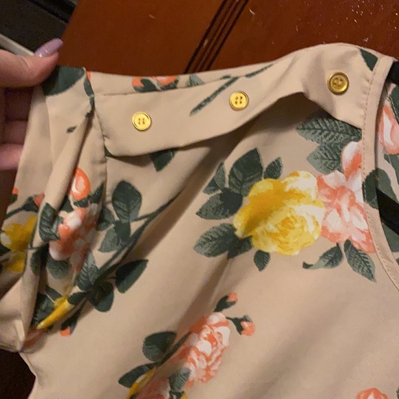 Floral blouse - Picture 4 of 8
